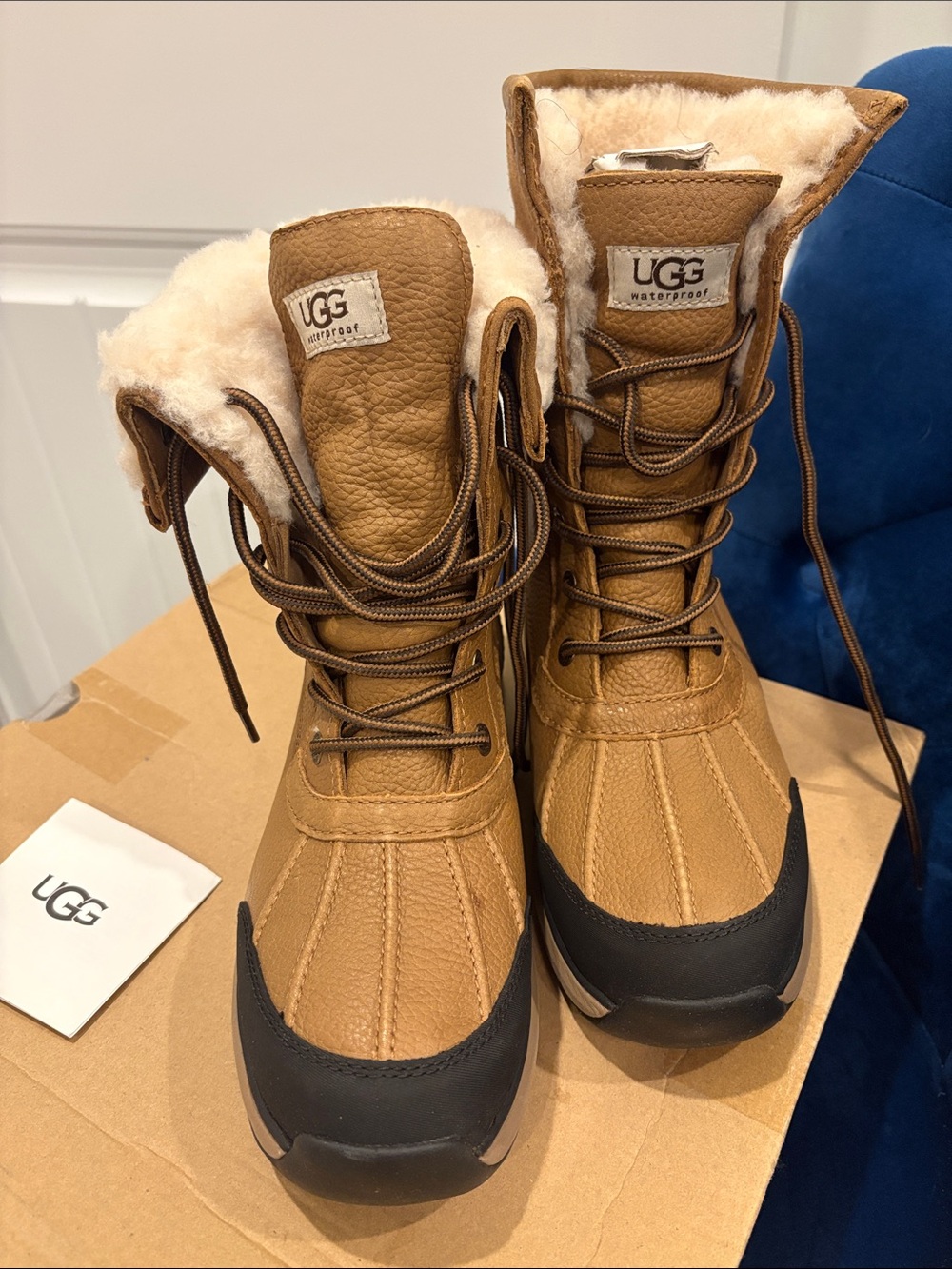 NWB UGG Women's Waterproof Lace-Up Winter Adirondack Boot III Chestnut/Tan 9
